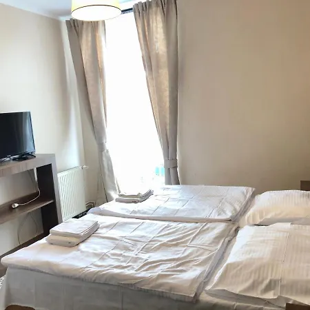 Royal Park Bed & Breakfast *