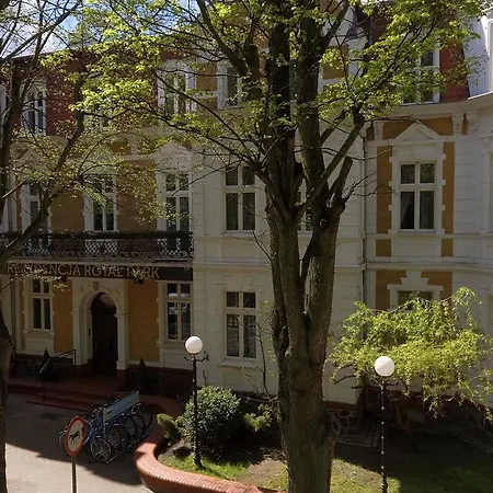Royal Park Bed & Breakfast *